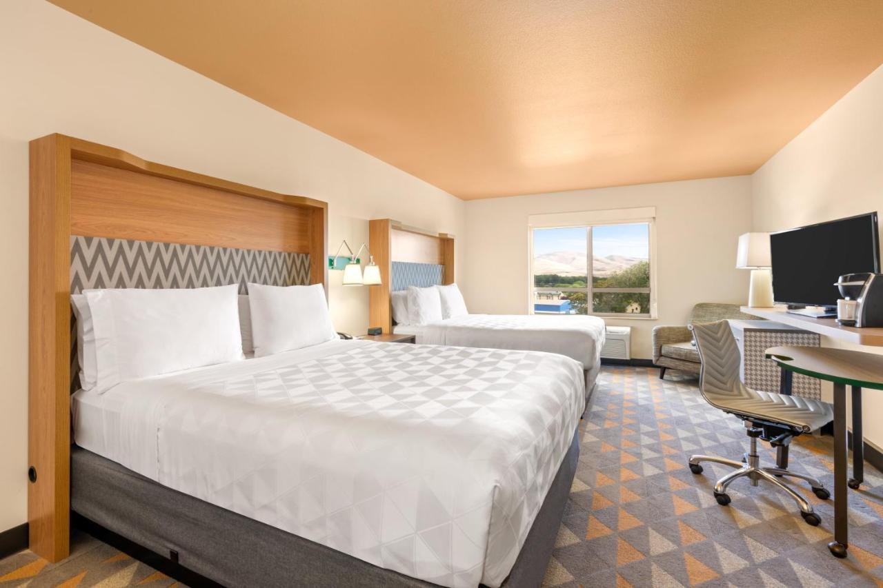 Holiday Inn Yakima By Ihg Exterior photo